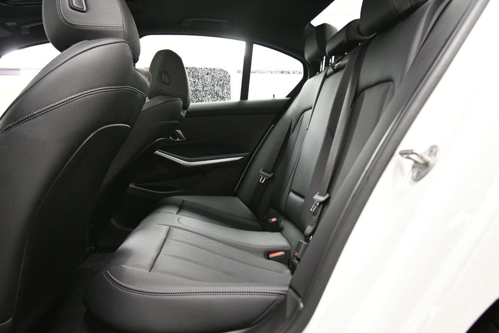 Used 2025 BMW 330i xDrive Sedan w/ Premium Package image 24