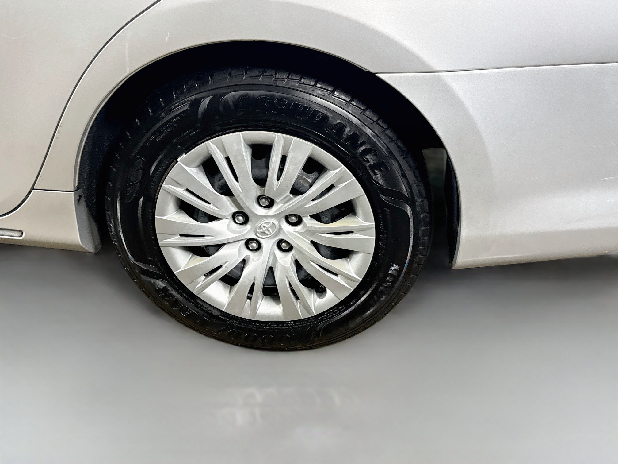 Used 2013 Toyota Camry LE FWD image 27