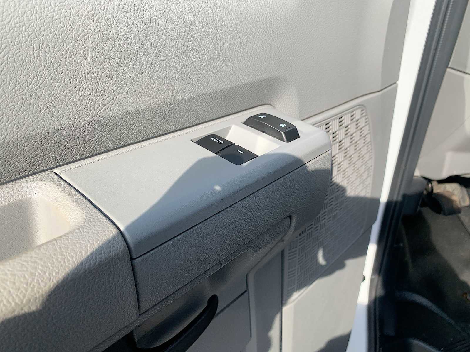Used 2017 Ford E-450 and Econoline 450 Super Duty w/ Power Windows & Locks Group RWD image 19