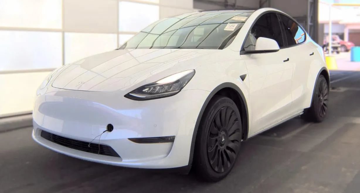 Used 2021 Tesla Model Y Long Range AWD/4WD image 1