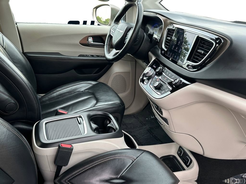 Used 2018 Chrysler Pacifica Touring-L Plus w/ Advanced Safetytec Group FWD image 16