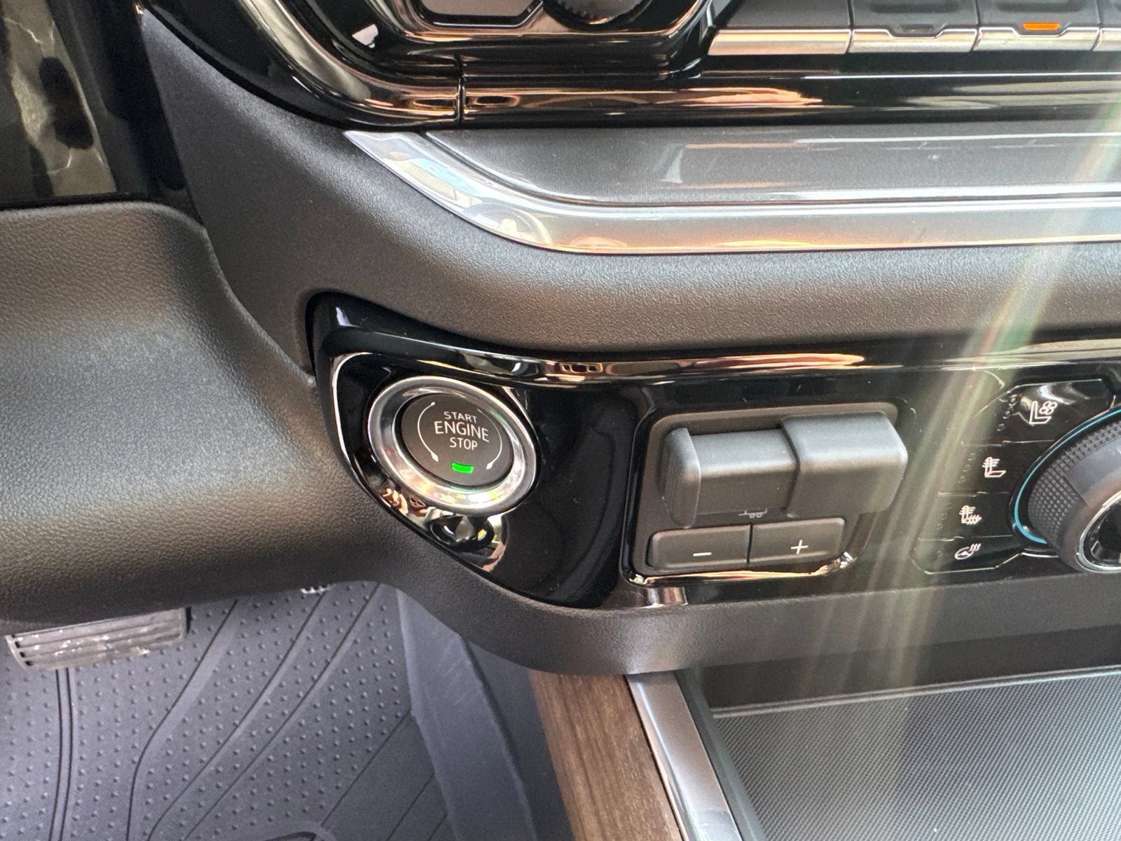 New 2026 Chevrolet Silverado 1500 High Country w/ High Country Premium Package AWD/4WD image 25