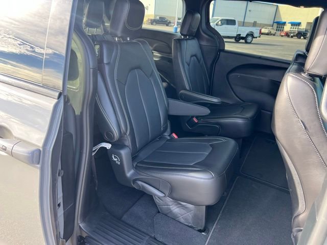 Used 2023 Chrysler Pacifica Touring-L w/ S Appearance Package image 15