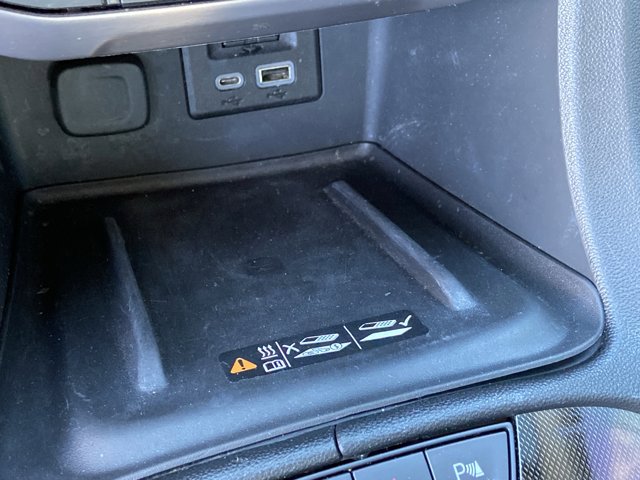 Used 2022 GMC Acadia AT4 w/ Technology Package image 40