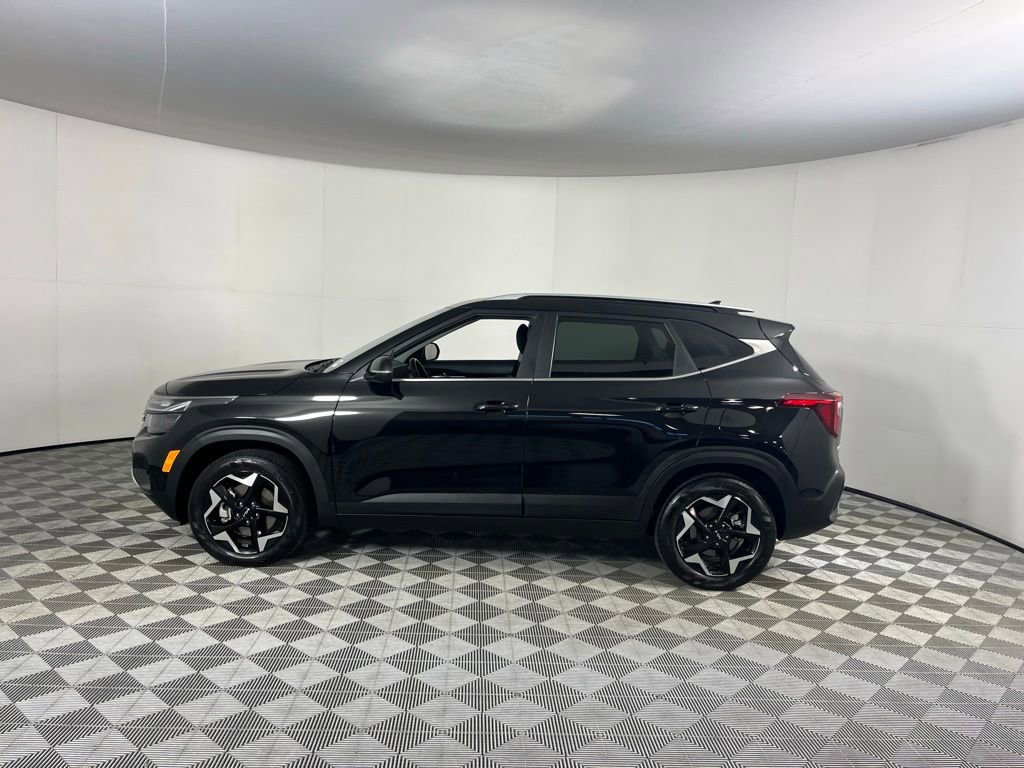 Used 2025 Kia Seltos EX image 11