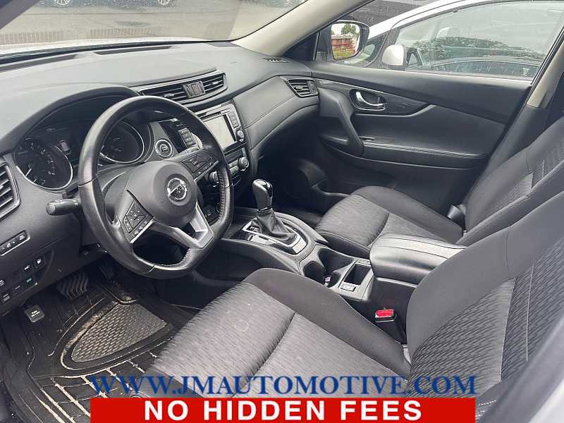 Used 2018 Nissan Rogue SV AWD/4WD image 2