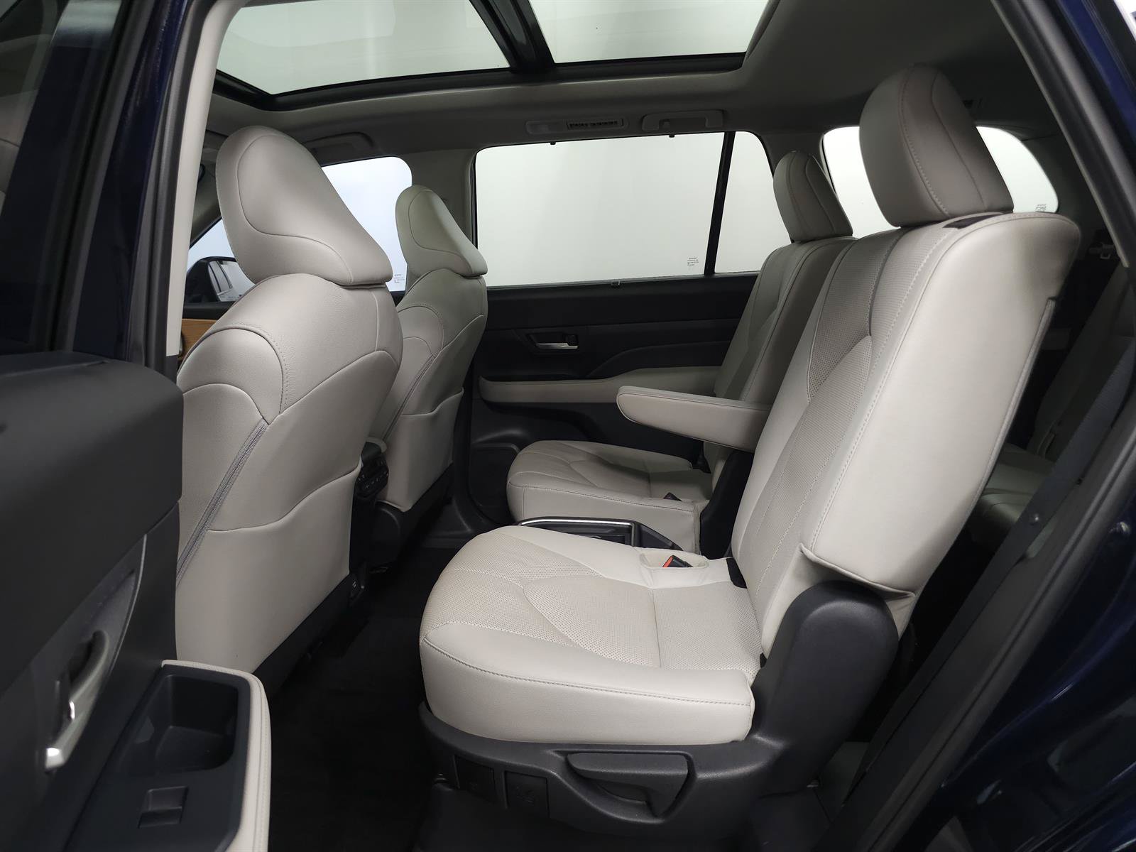Certified 2025 Toyota Grand Highlander AWD image 5