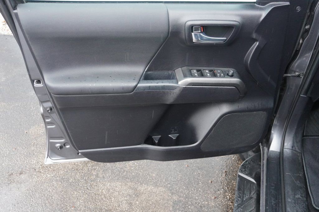 Used 2021 Toyota Tacoma TRD Sport image 10