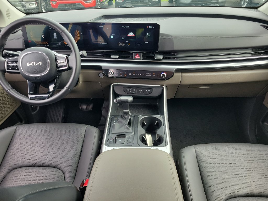 Used 2026 Kia Carnival FWD image 12