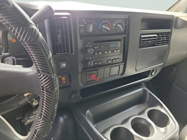Used 2006 Chevrolet Express 2500 Extended w/ Power and Light Package RWD image 16