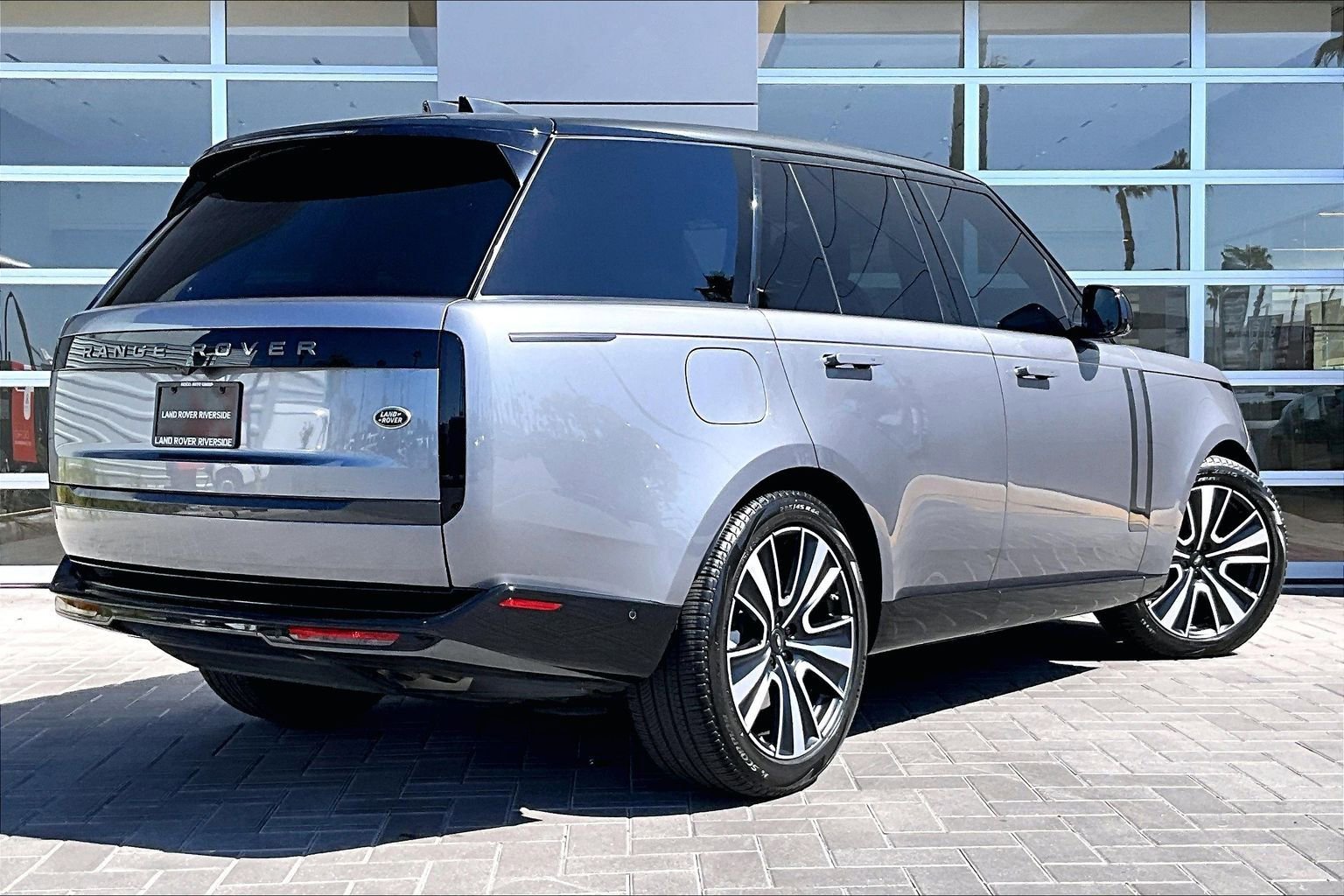 Used 2023 Land Rover Range Rover SE image 13
