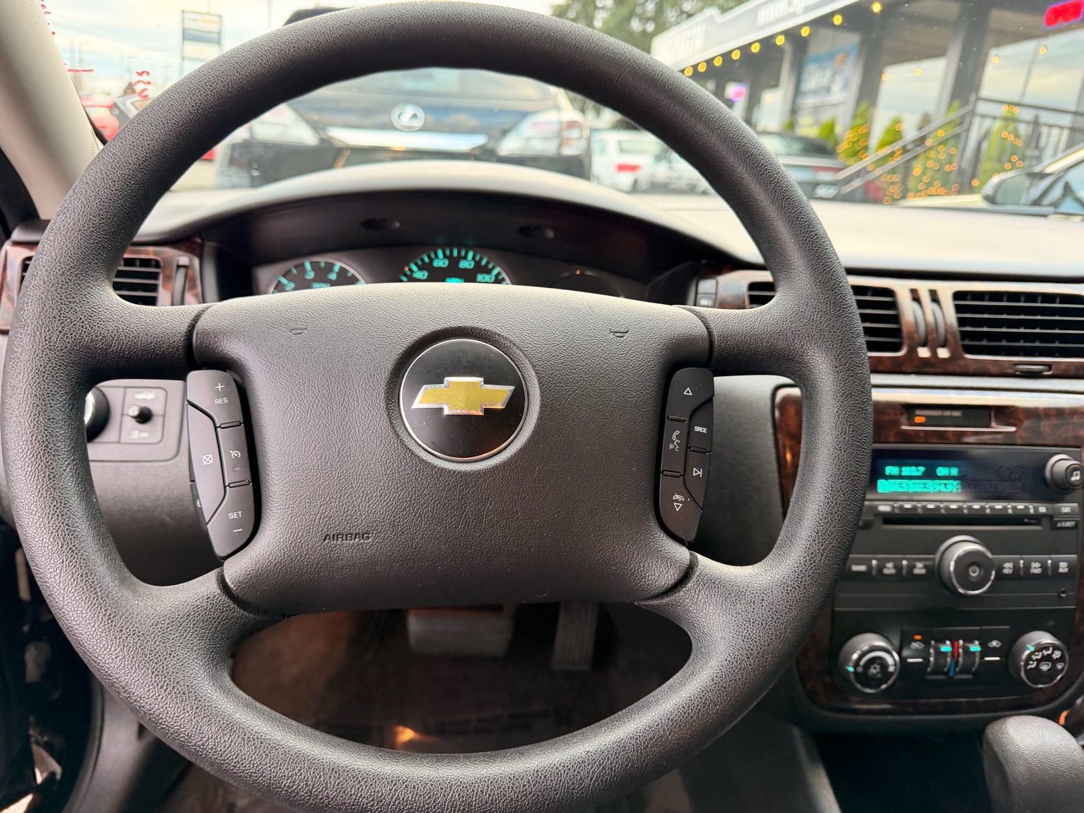 Used 2016 Chevrolet Impala LT FWD image 13