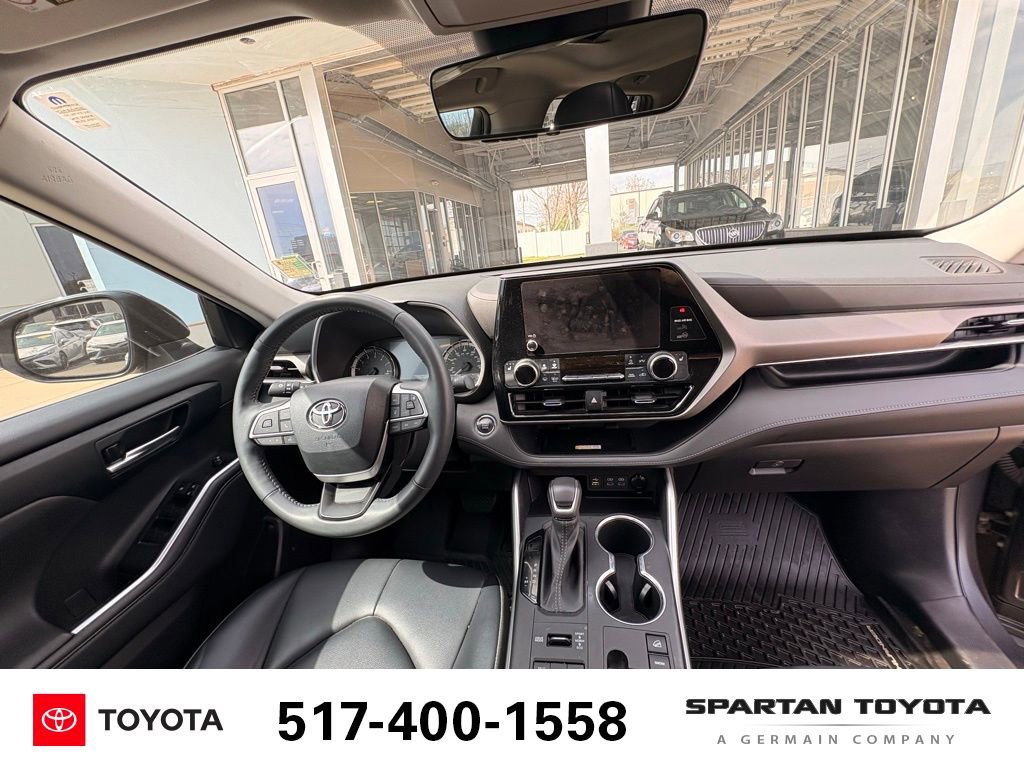 Used 2023 Toyota Highlander XLE image 19