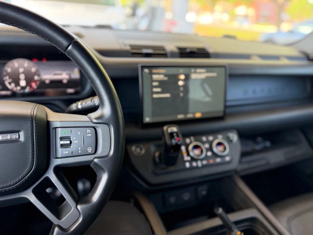 Used 2024 Land Rover Defender 110 X AWD/4WD image 8