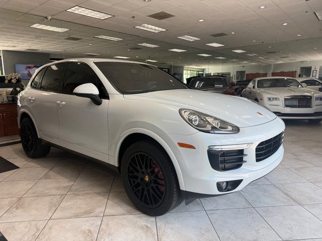 Used 2017 Porsche Cayenne AWD/4WD image 1