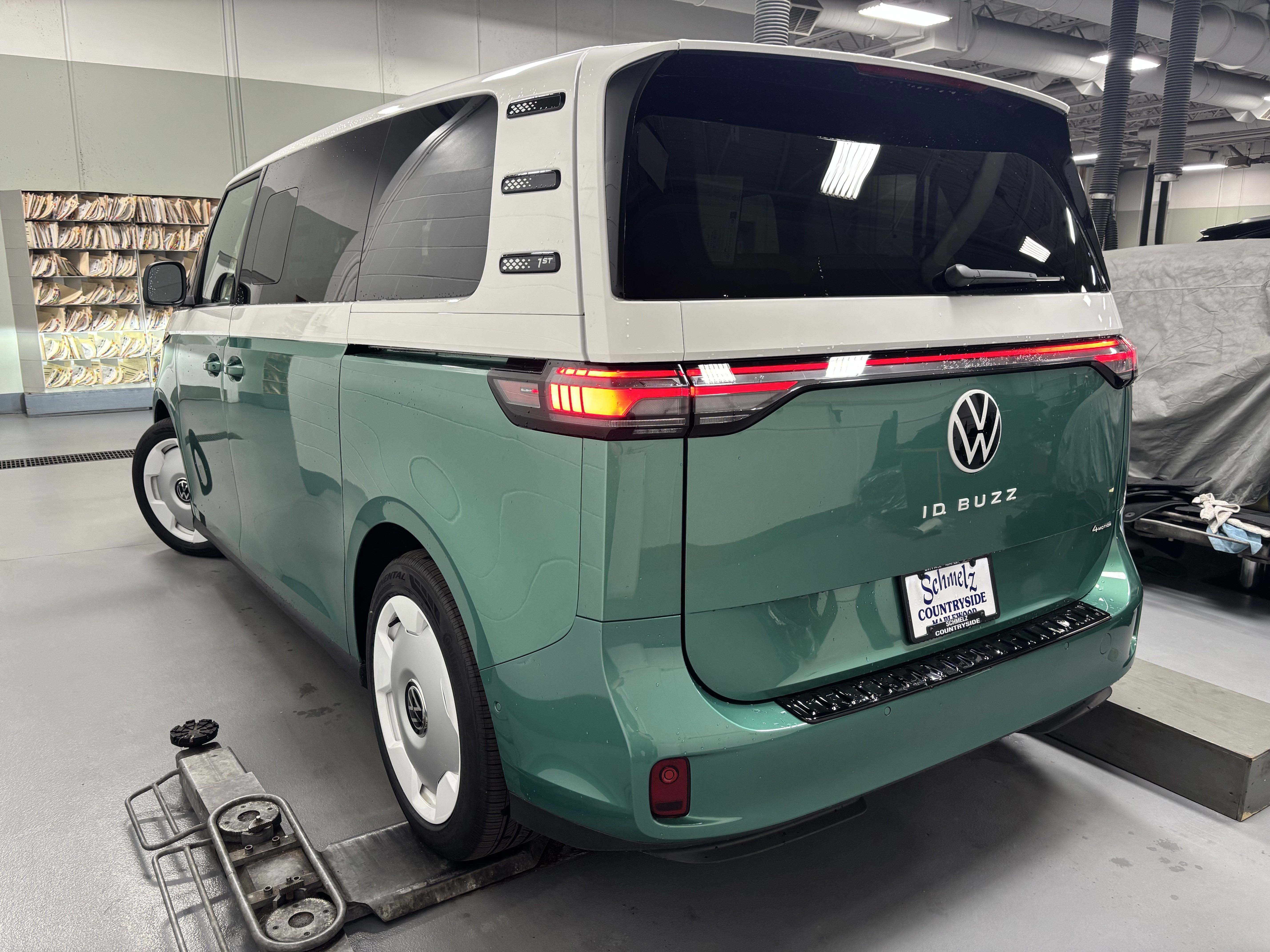 New 2025 Volkswagen ID. Buzz 1st Edition AWD/4WD image 9