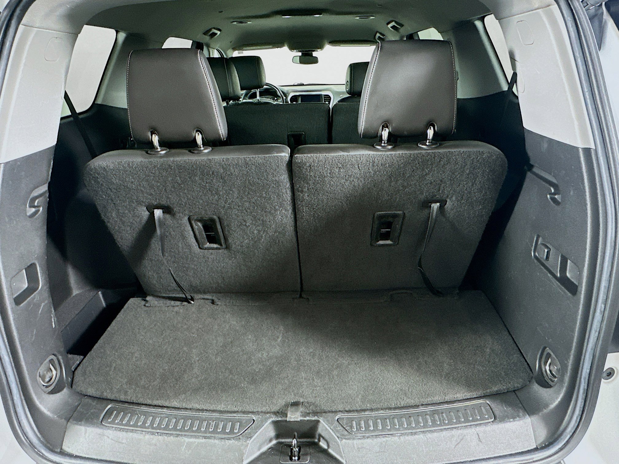 Used 2023 GMC Acadia SLT image 31