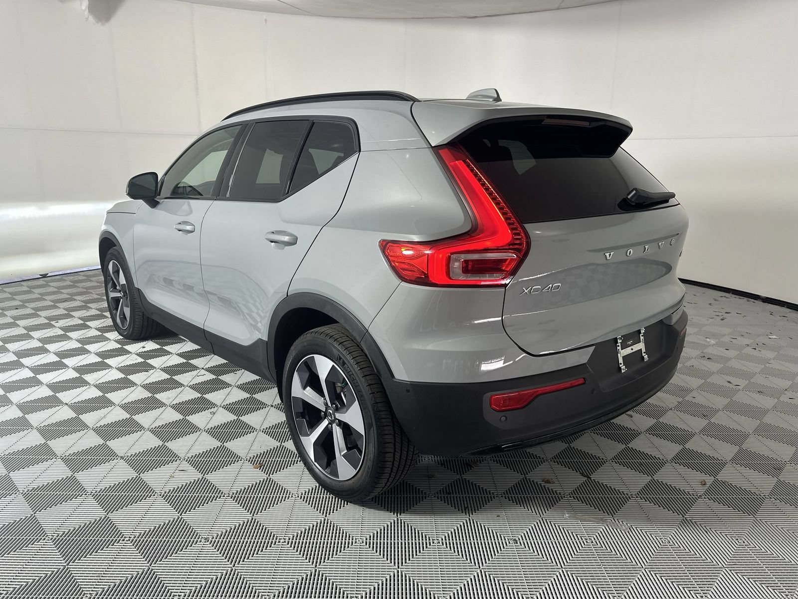 Used 2026 Volvo XC40 B5 Plus AWD/4WD image 6
