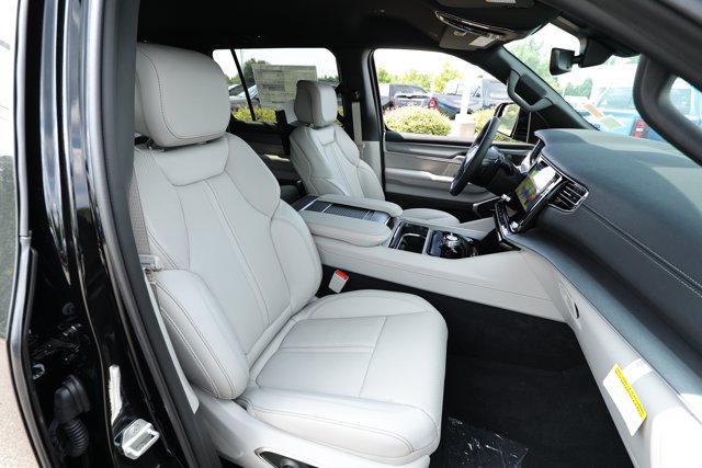 New 2026 Jeep Grand Wagoneer L Limited w/ Rear Seat Video Group I AWD/4WD image 31