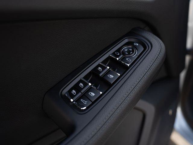 Certified 2026 Porsche Macan AWD/4WD image 16