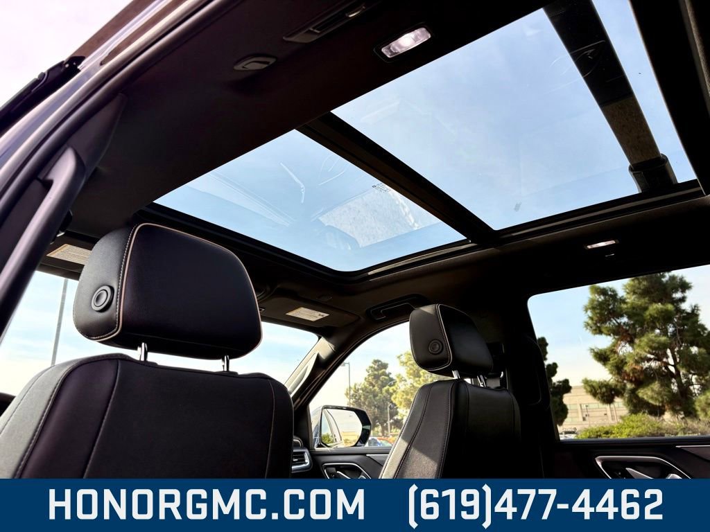 Used 2021 GMC Yukon SLT w/ SLT Premium Package image 18