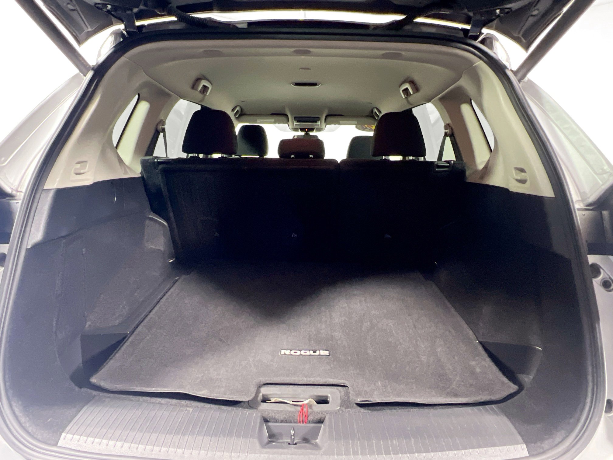 Used 2024 Nissan Rogue SV image 34