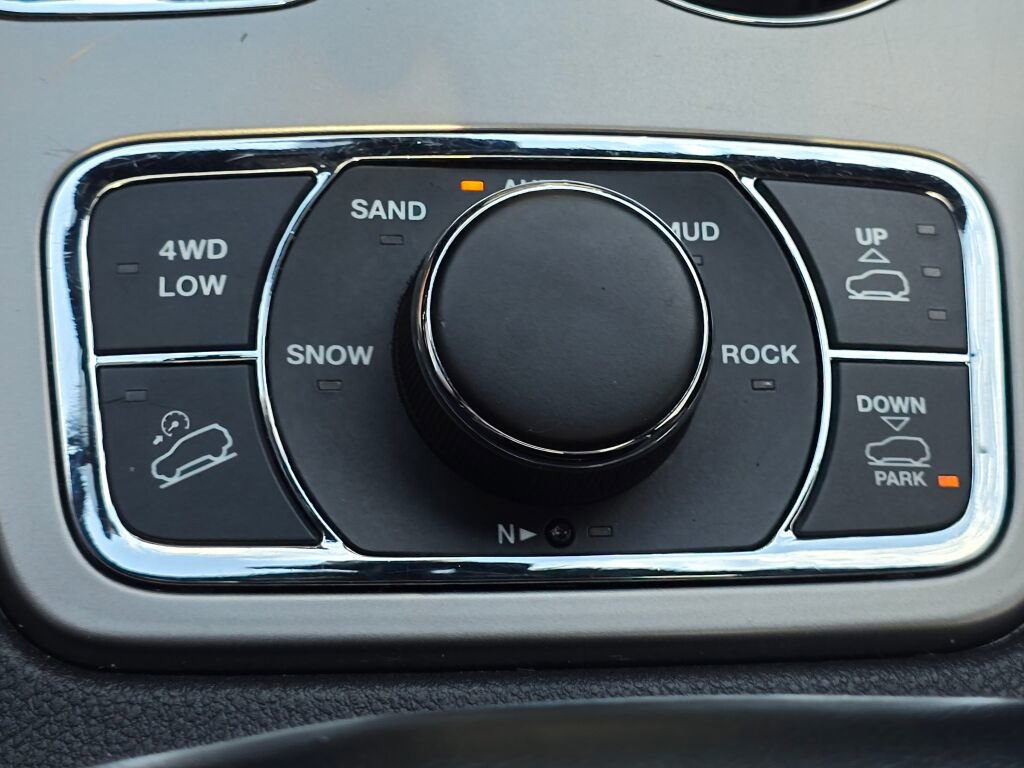 Used 2020 Jeep Grand Cherokee Overland image 44