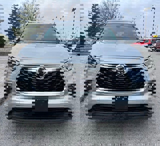 Used 2021 Toyota Highlander XLE image 4