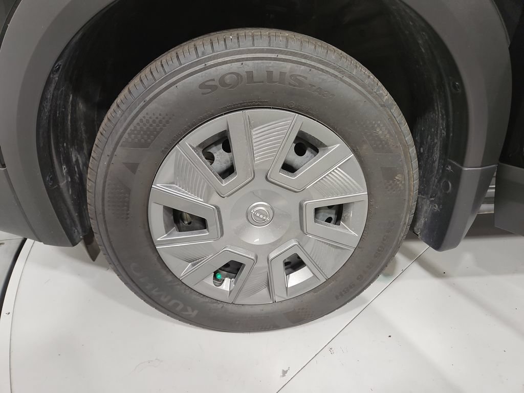 Used 2025 Nissan Kicks S AWD/4WD image 26