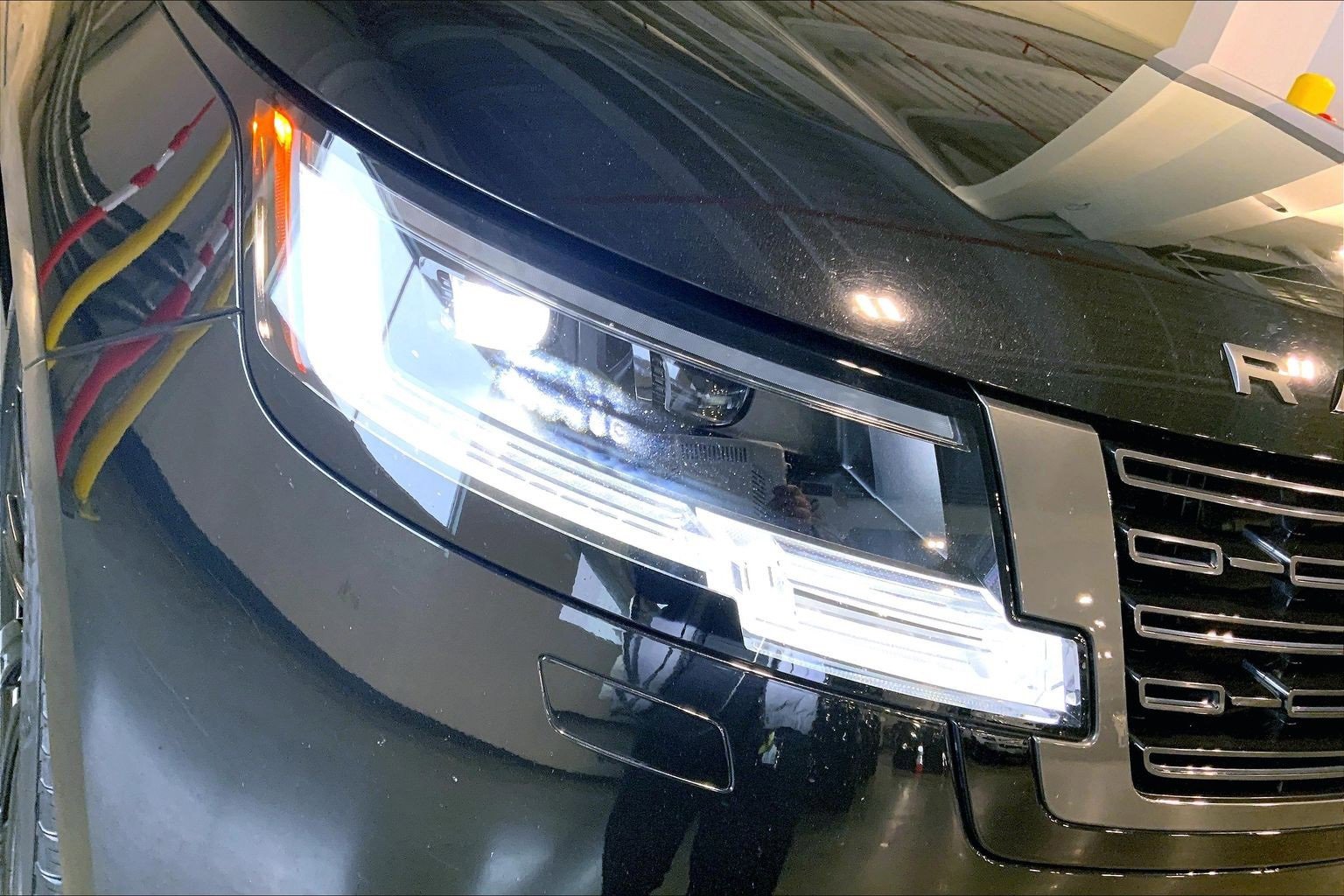 Used 2023 Land Rover Range Rover Long Wheelbase SE image 27