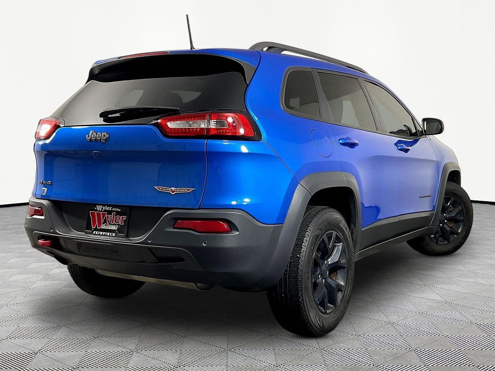 Used 2018 Jeep Cherokee Trailhawk w/ Cold Weather Group AWD/4WD image 6