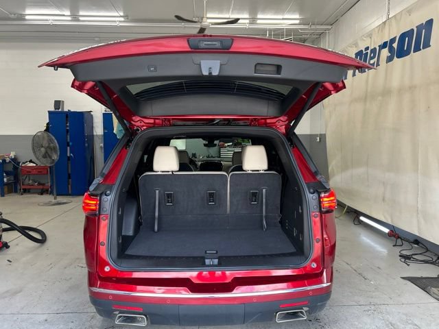 Used 2023 Chevrolet Traverse Premier AWD/4WD image 6