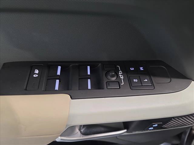 Used 2024 Land Rover Defender 110 X-Dynamic SE AWD/4WD image 27