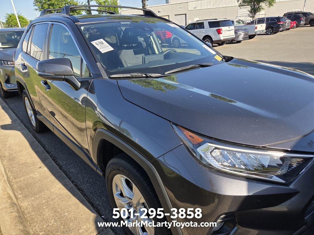 Used 2020 Toyota RAV4 XLE FWD image 3