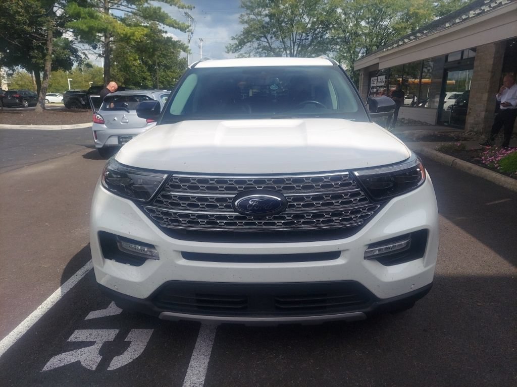 Used 2021 Ford Explorer Limited w/ Equipment Group 301A AWD/4WD image 3