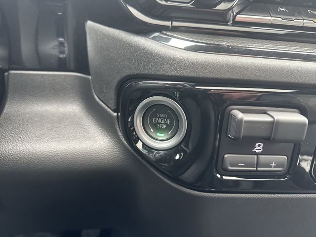 Used 2025 Chevrolet Silverado 1500 ZR2 w/ Technology Package image 16