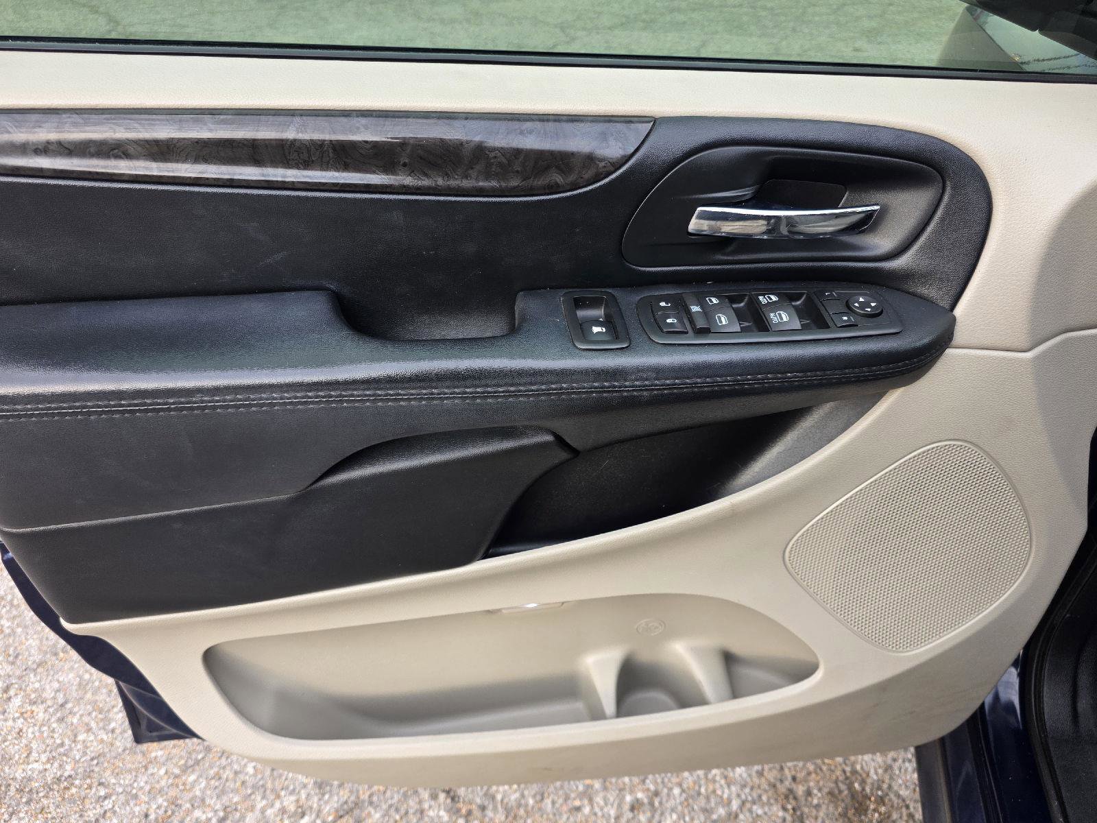 Used 2017 Dodge Grand Caravan SE w/ Power Window Group image 32