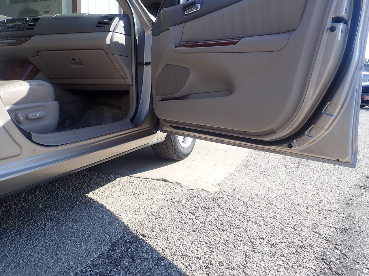 Used 2006 Toyota Camry XLE w/ VSC & Side Airbag Pkg FWD image 27