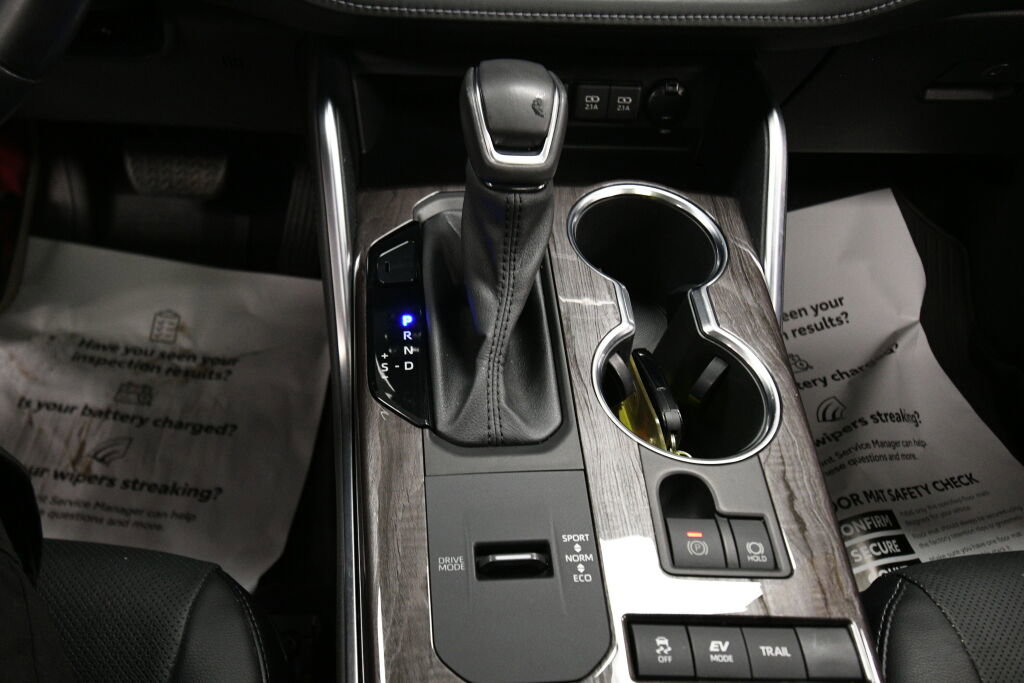 Used 2021 Toyota Highlander Limited image 17