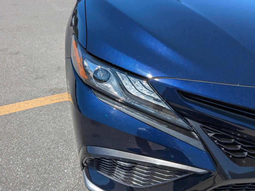 Used 2022 Toyota Camry XSE FWD image 9