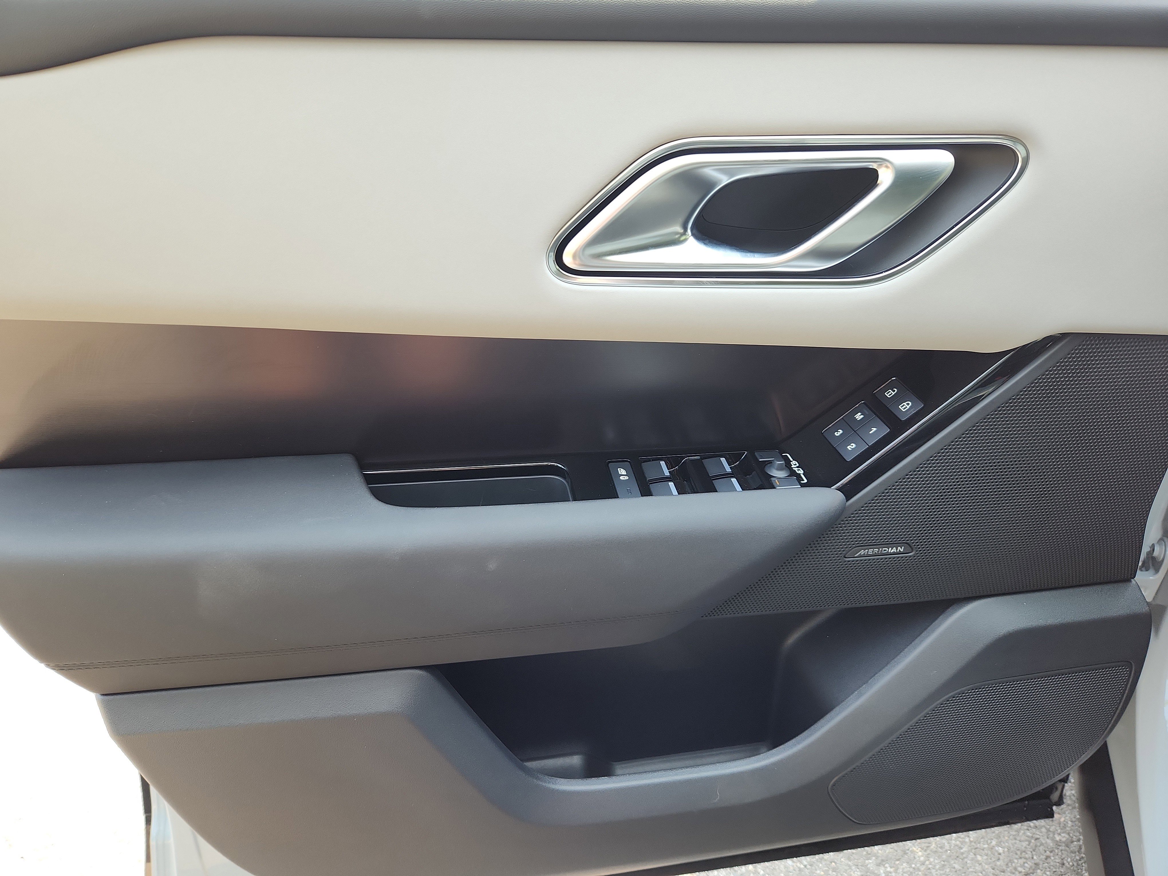 Used 2026 Land Rover Range Rover Velar Dynamic SE image 24