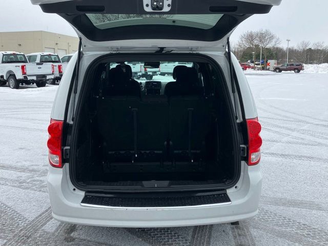 Used 2020 Dodge Grand Caravan SE image 25