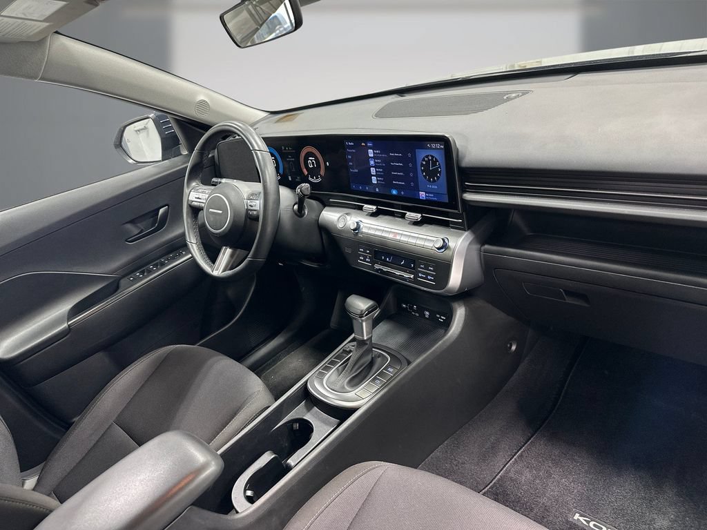 Certified 2025 Hyundai Kona SEL FWD image 17