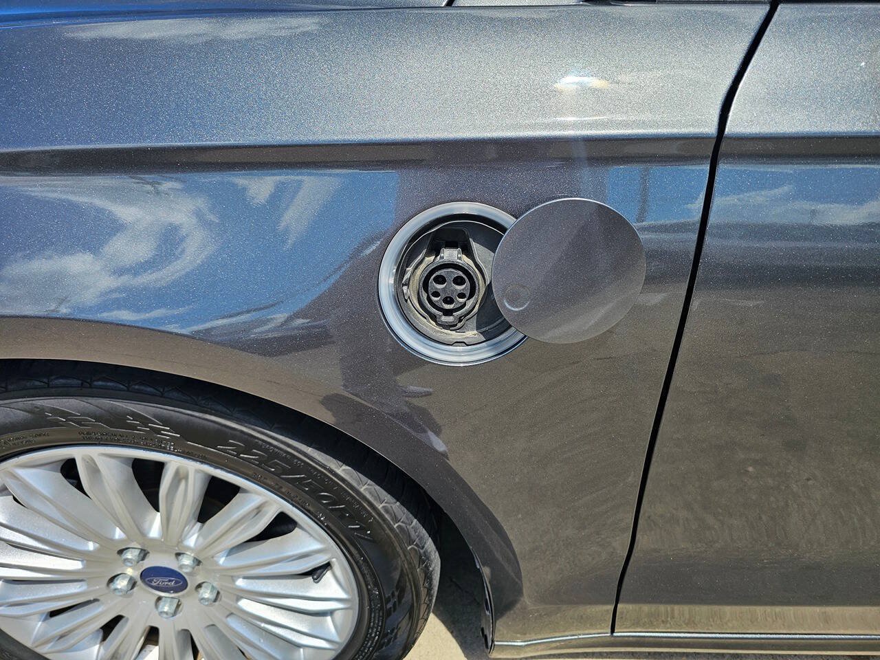 Used 2016 Ford Fusion Energi SE FWD image 9