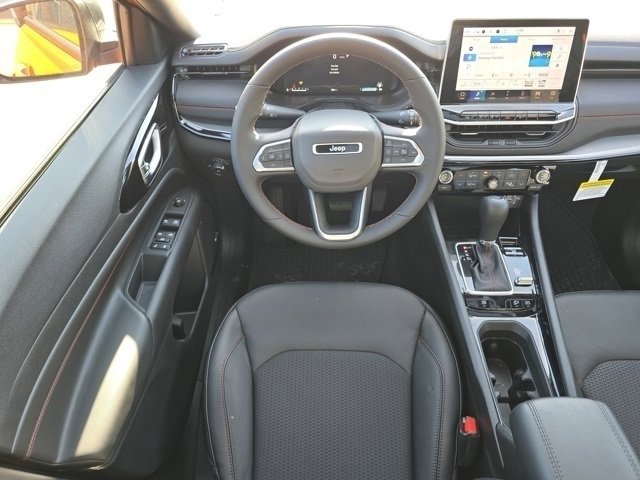 Used 2026 Jeep Compass Trailhawk w/ Sun, Sound & Navigation Group AWD/4WD image 4