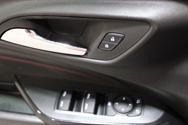 New 2026 Chevrolet Trax RS w/ Sunroof Package image 18