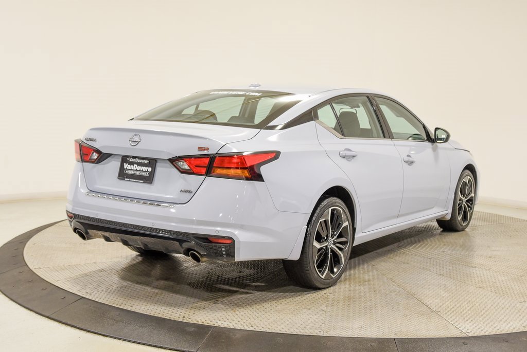 Used 2023 Nissan Altima 2.5 SR w/ SR Premium Package image 9