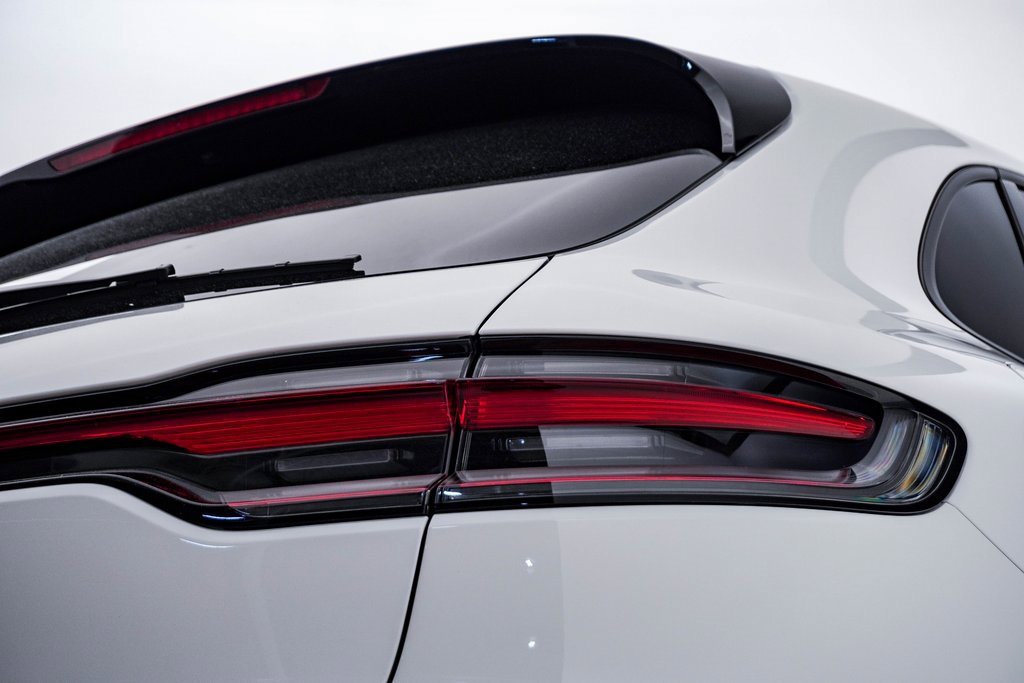 Certified 2025 Porsche Macan image 13
