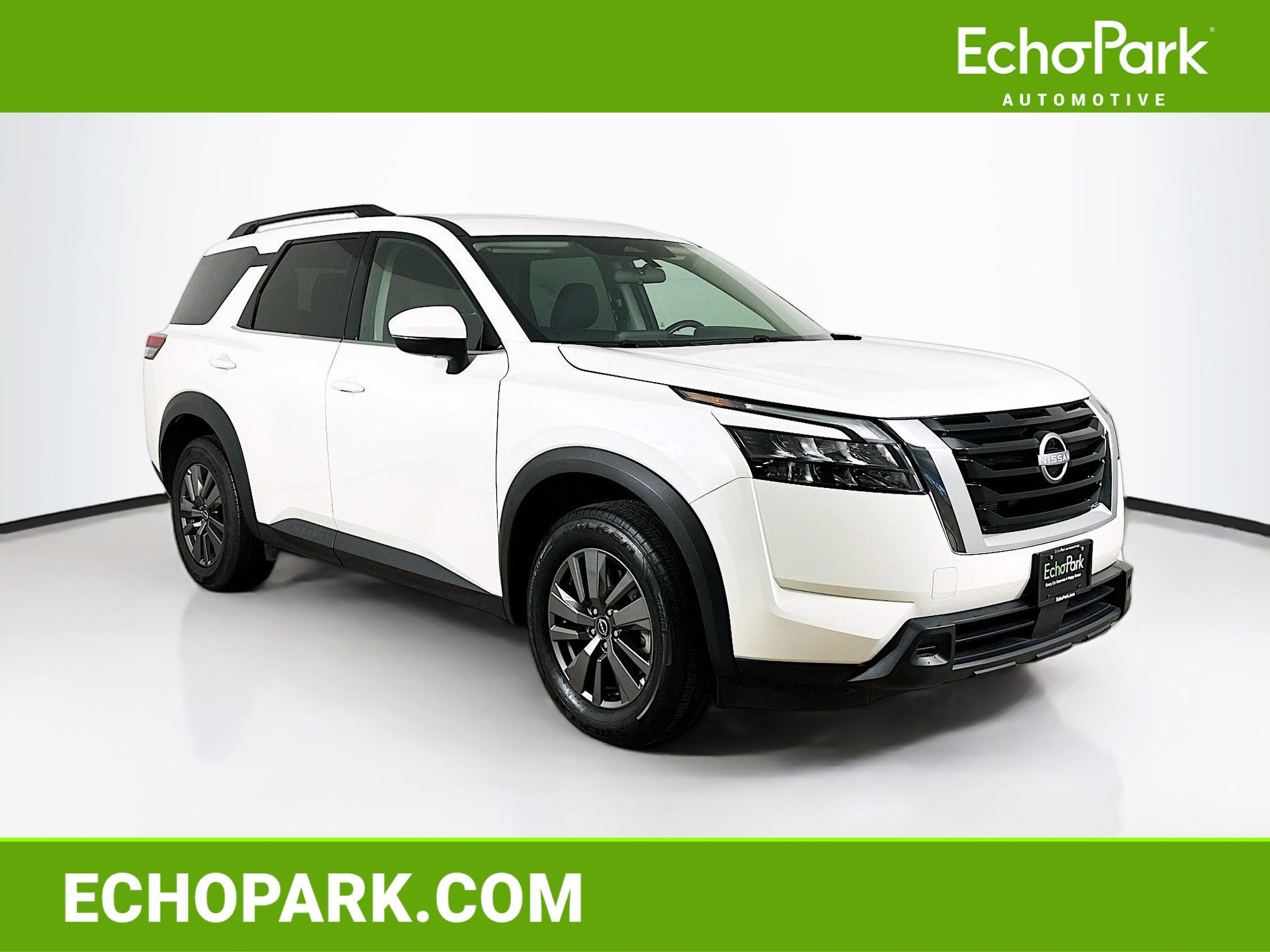 Used 2024 Nissan Pathfinder SV image 1
