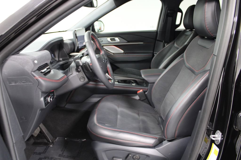 Used 2025 Ford Explorer ST image 24
